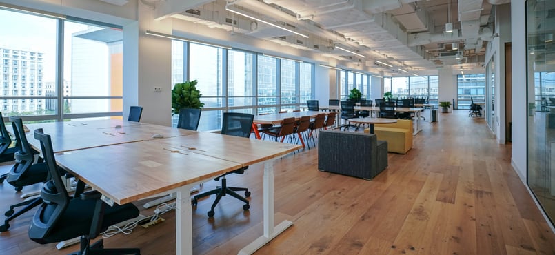 Trends in Office Space Design: Exploring the Evolution Towards Open Spaces, Green Buildings, and Coworking Spaces